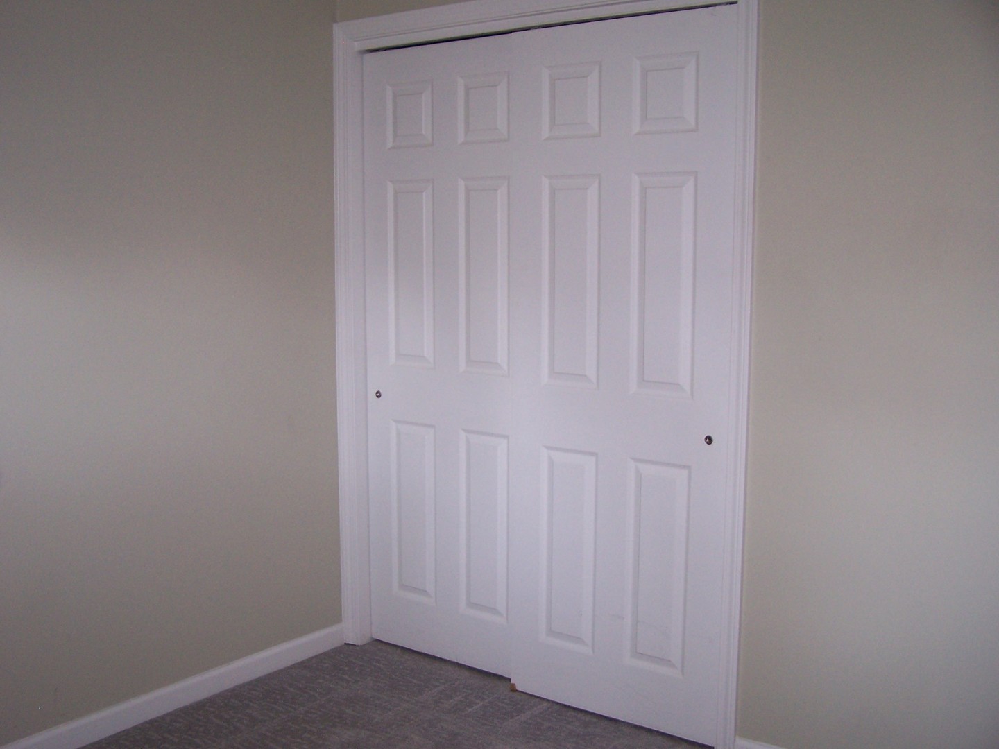 1711 Beach Road McHenry, IL 60050 - Photo 4 of 14 Gallery Image 4