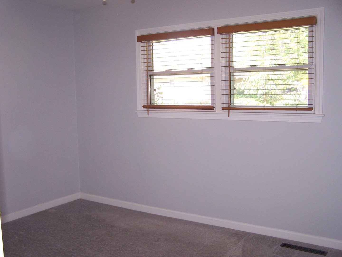 1711 Beach Road McHenry, IL 60050 - Photo 5 of 14 Gallery Image 5
