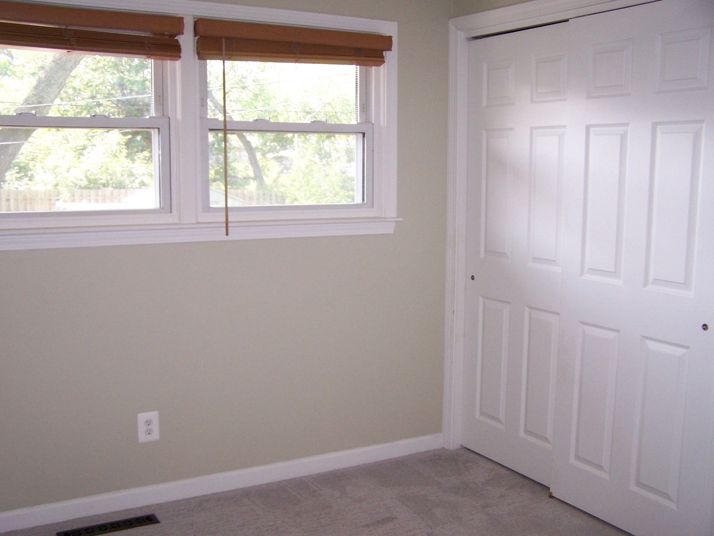 1711 Beach Road McHenry, IL 60050 - Photo 7 of 14 Gallery Image 7