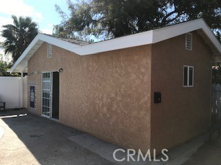 a house view with a outdoor space