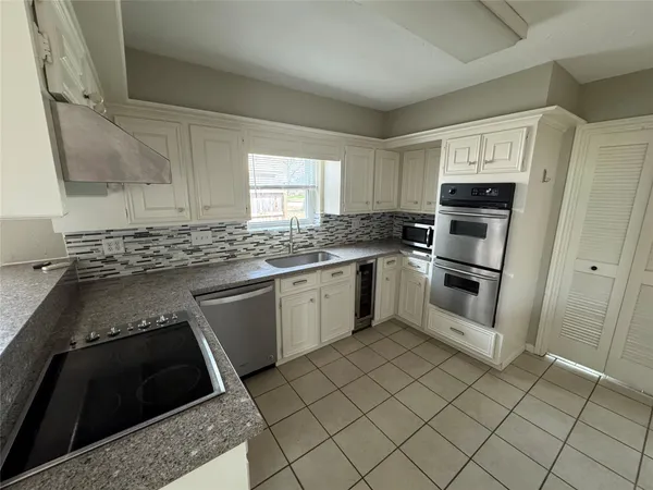 $2,595 | 11821 Westmere Drive, Houston, TX 77077