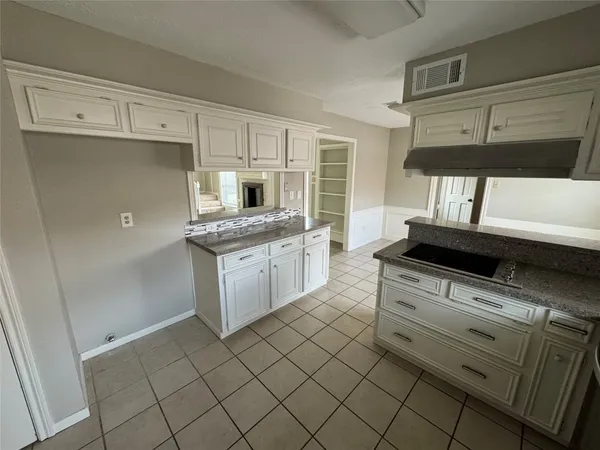 $2,595 | 11821 Westmere Drive, Houston, TX 77077