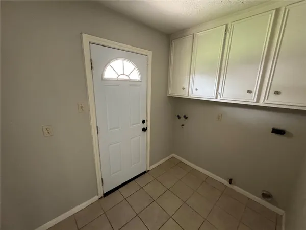 $2,595 | 11821 Westmere Drive, Houston, TX 77077