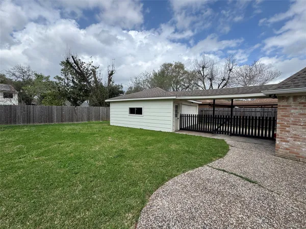 $2,595 | 11821 Westmere Drive, Houston, TX 77077