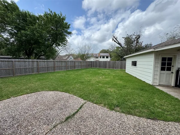 $2,595 | 11821 Westmere Drive, Houston, TX 77077