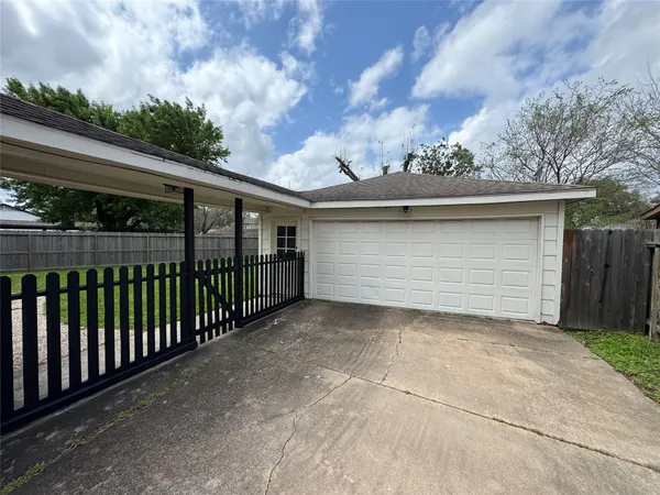 $2,595 | 11821 Westmere Drive, Houston, TX 77077