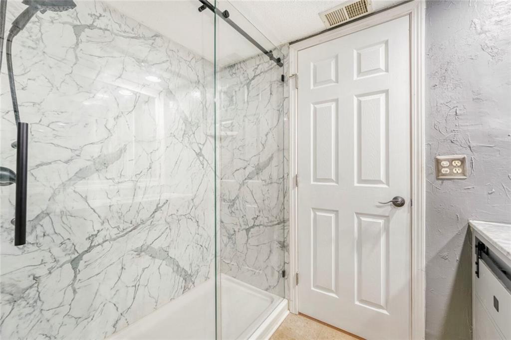 6851 Roswell Road, Unit M13 Atlanta, GA 30328 - Photo 22 of 28 a bathroom with a shower