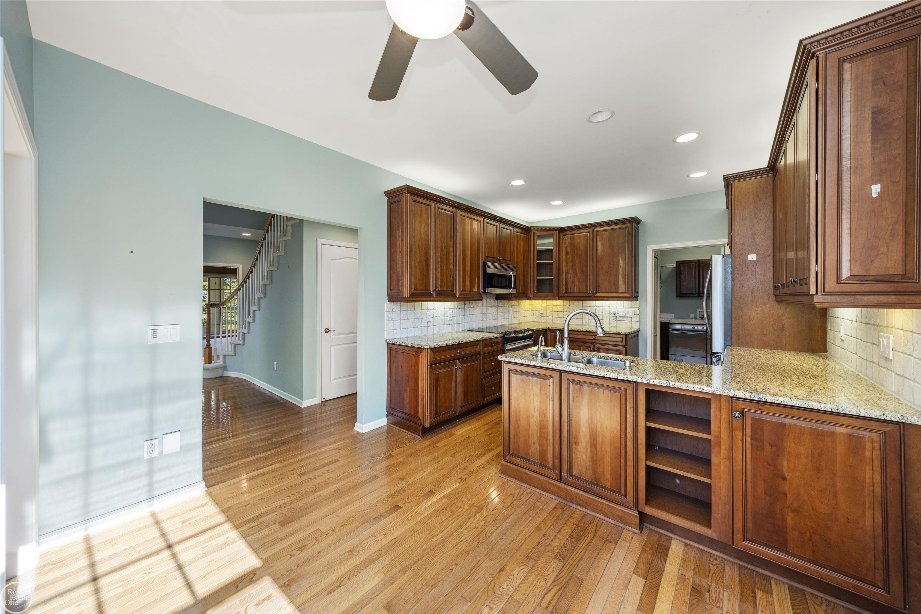 3582 Winding Brk Circle Rochester, MI 48309 - Photo 16 of 60 50167981-E57093D4-27EE-4DF8-B772-8FC3312BCD5E.JPG