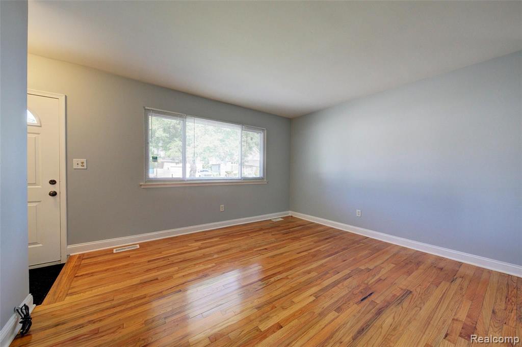 6480 Dillon Road Garden City, MI 48135 - Photo 5 of 45