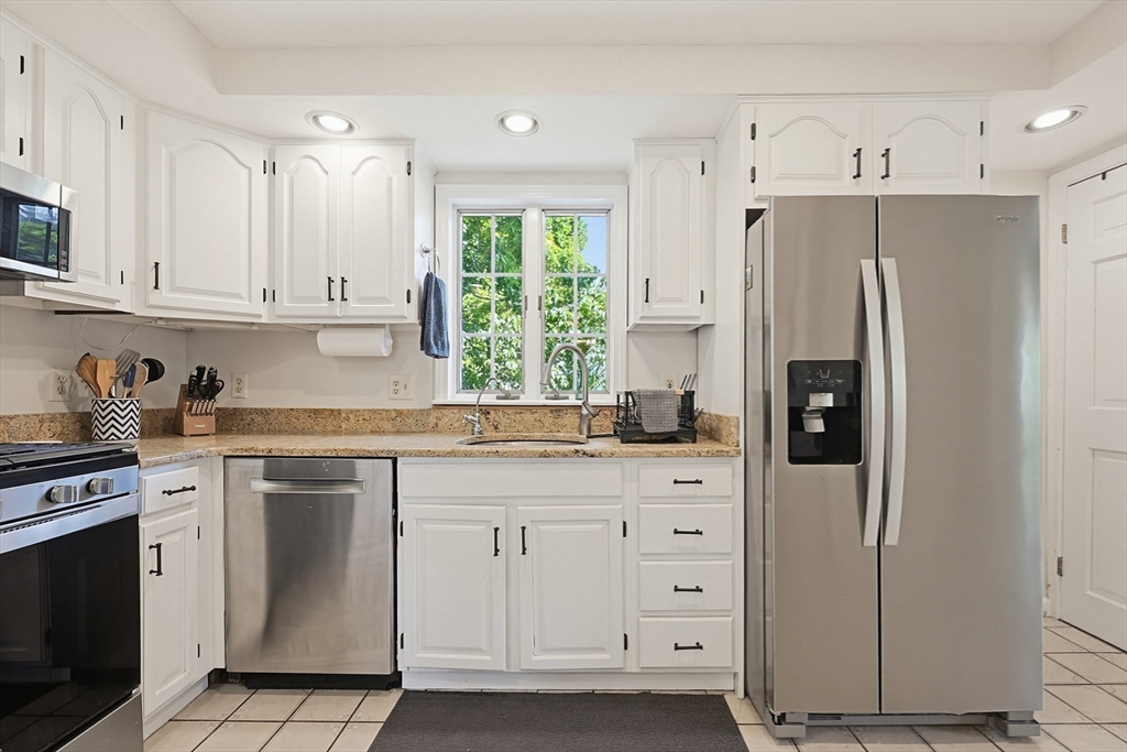 9 Commonwealth Avenue Dedham, MA 02026 - Photo 13 of 37
