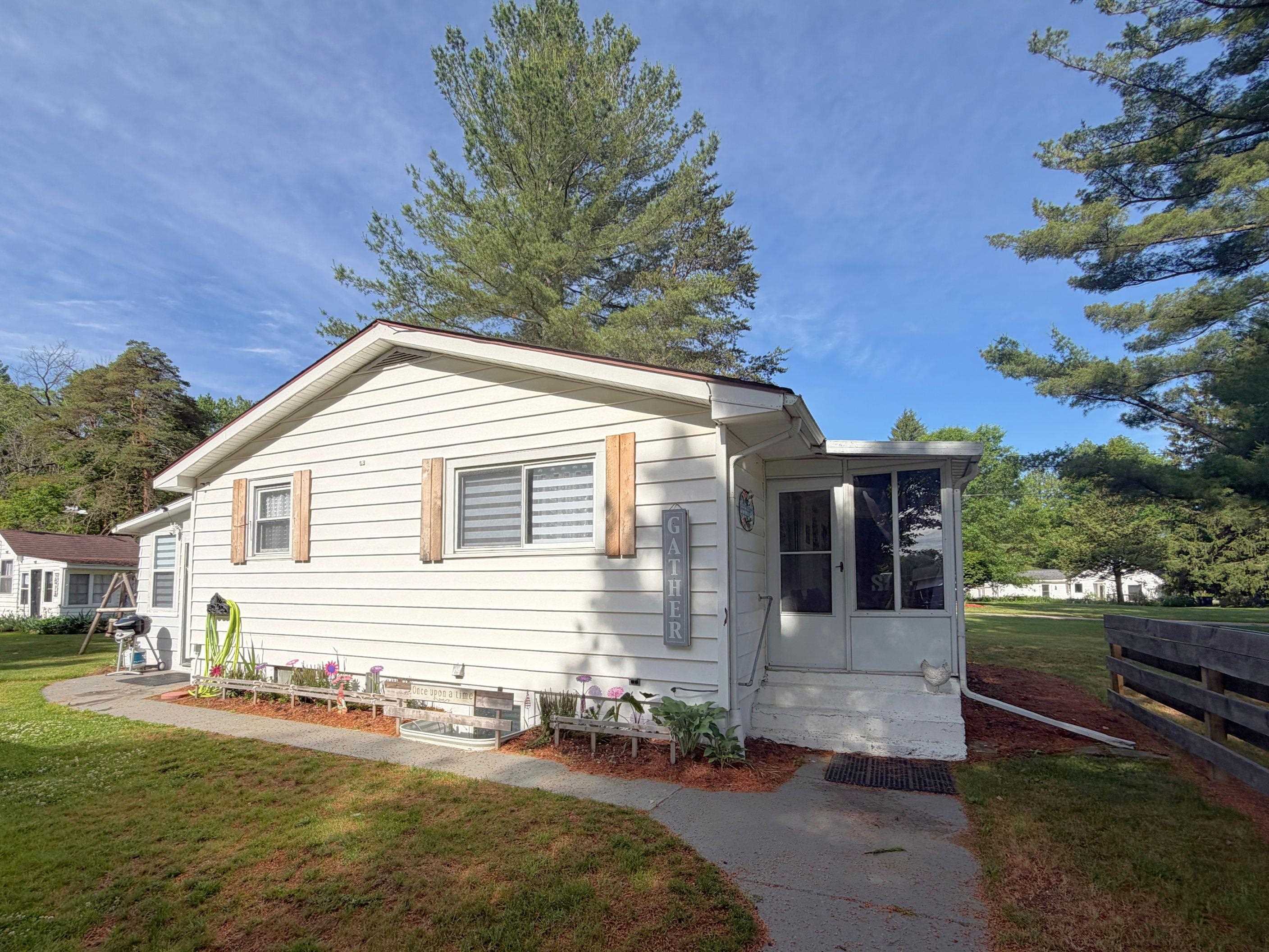 1079 West Moore Road Saginaw, MI 48601 - Photo 39 of 63 50211118-38cdb3d6-97cb-426b-b537-9344db3e06ab.JPG