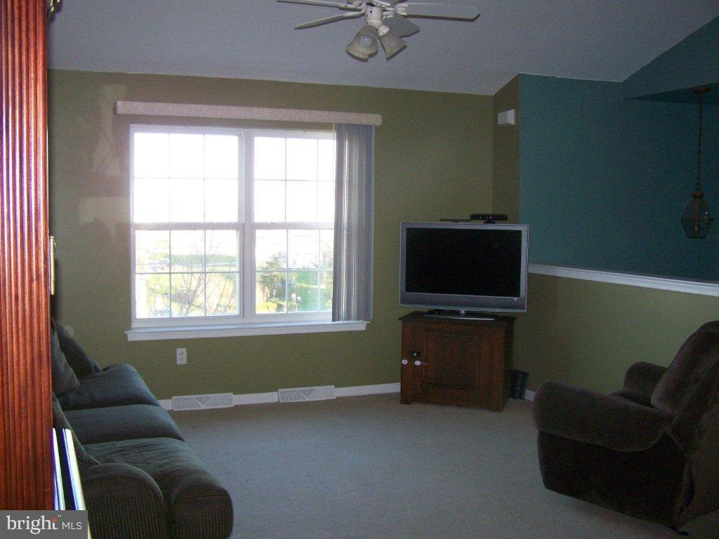 2058 Sheaffer Road Elizabethtown, PA 17022 - Photo 2 of 12