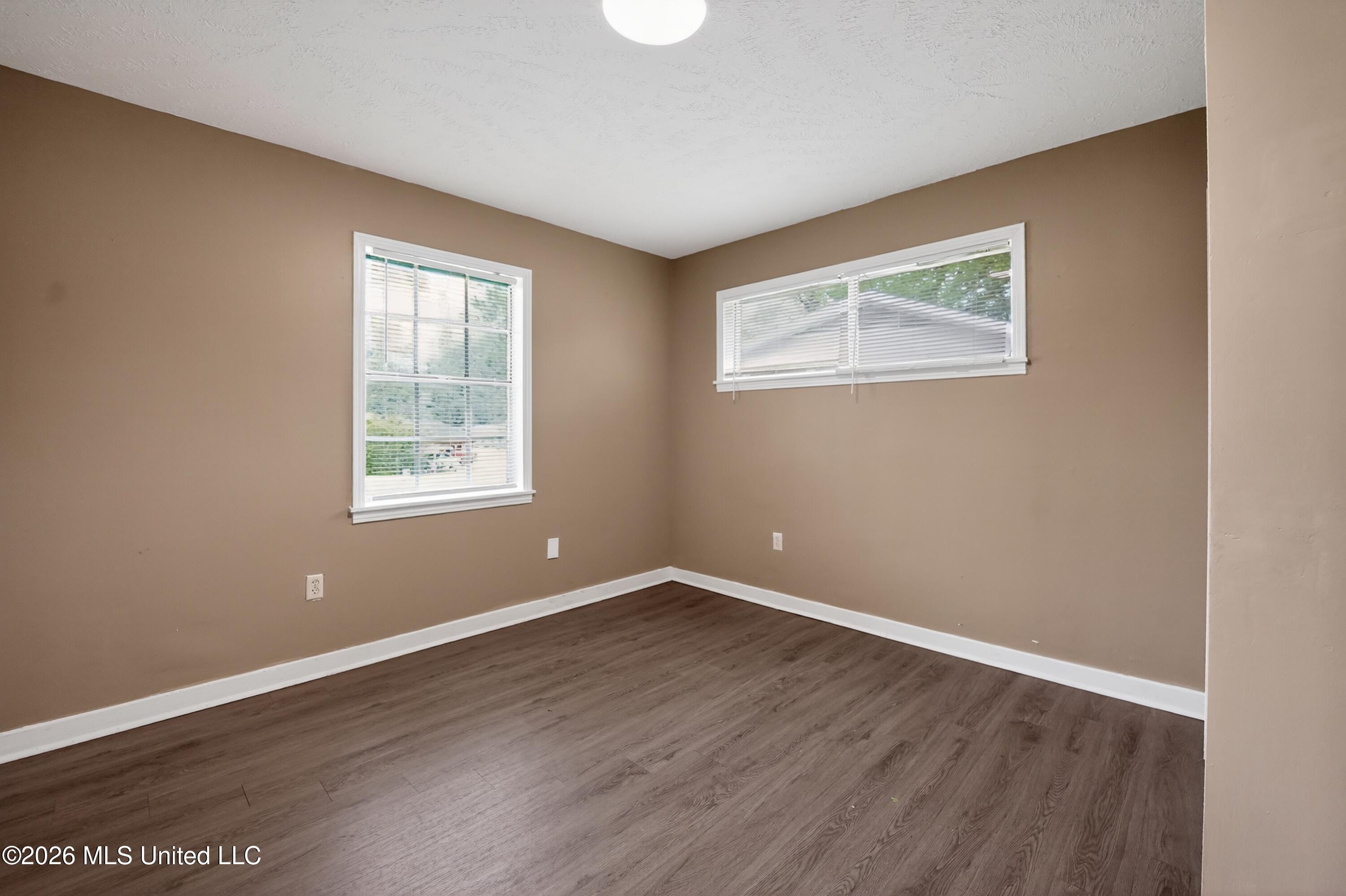 6578 Van Buren Road Jackson, MS 39213 - Photo 9 of 42 09_6578_Van_Buren_Rd-Living_room-7276