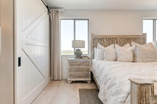 a spacious en suite bathroom with double sink and a mirror