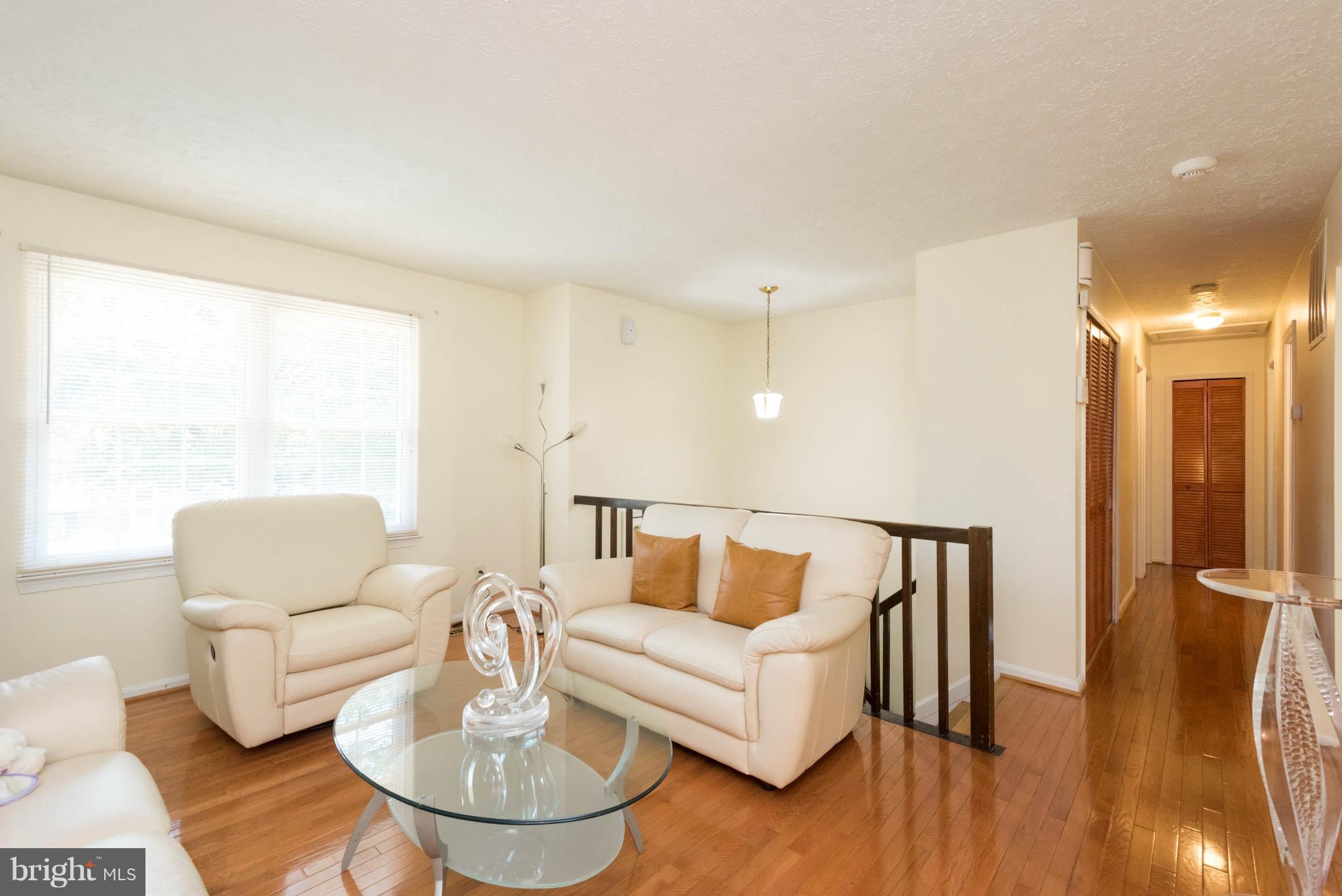 7505 Garrison Road Hyattsville, MD 20784 - Photo 3 of 25 Living Room