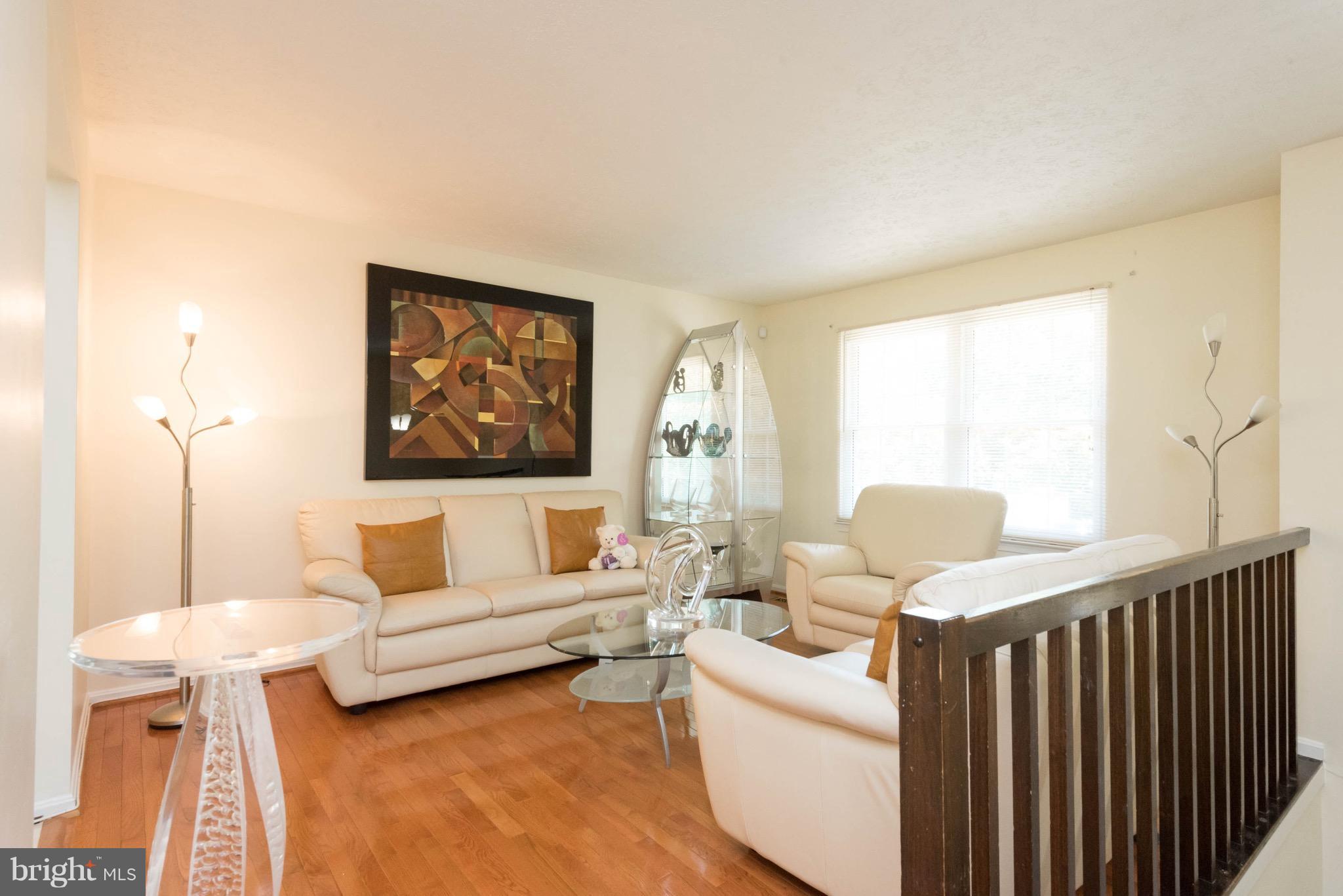 7505 Garrison Road Hyattsville, MD 20784 - Photo 5 of 25 Living Room