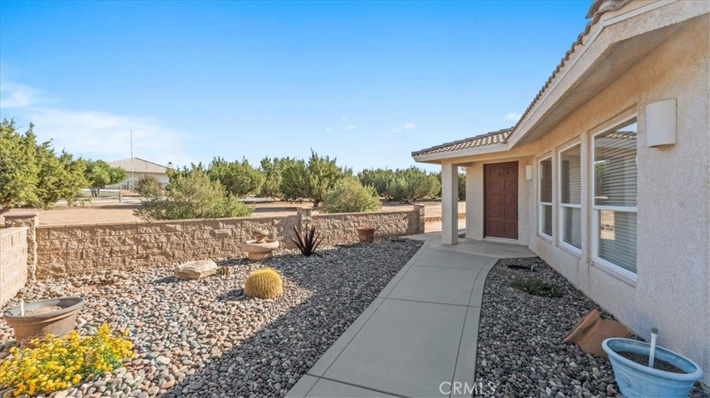 6976 Cataba Road Oak Hills, CA 92344 - Photo 4 of 47