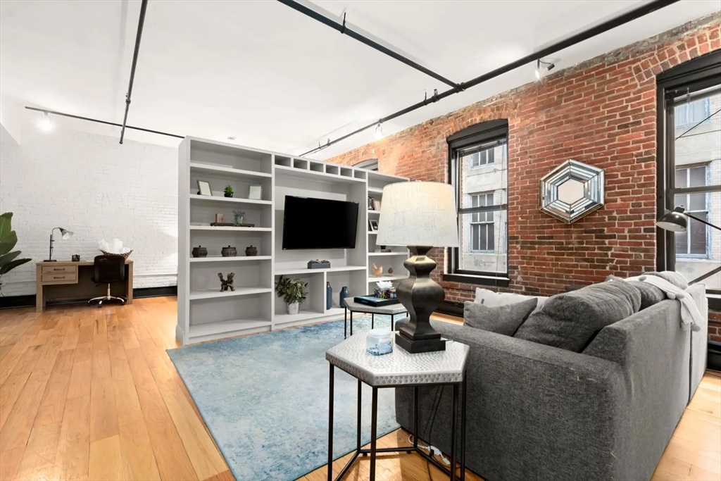 19 Stanhope Street, Unit 2C Boston, MA 02116 - Photo 8 of 27