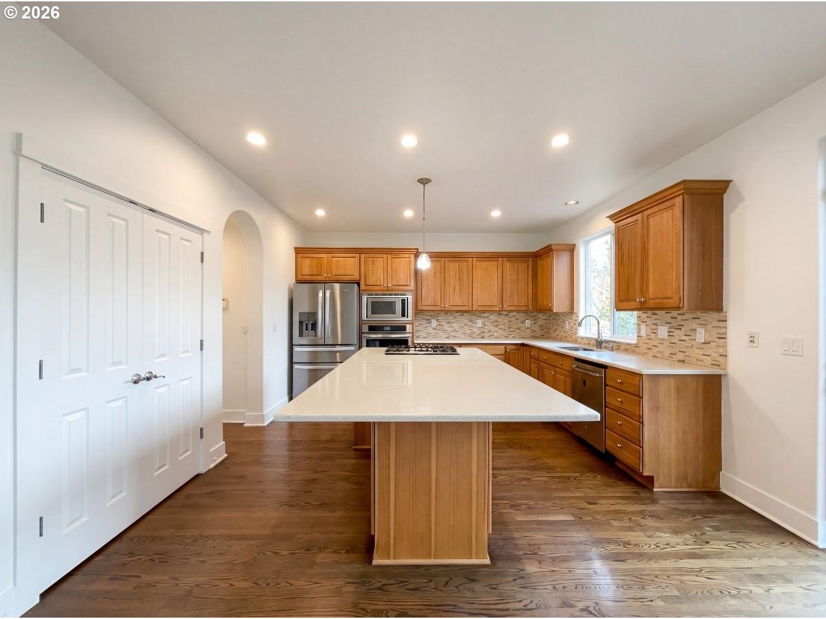 10989 Southwest Oneida Street Tualatin, OR 97062 - Photo 2 of 34