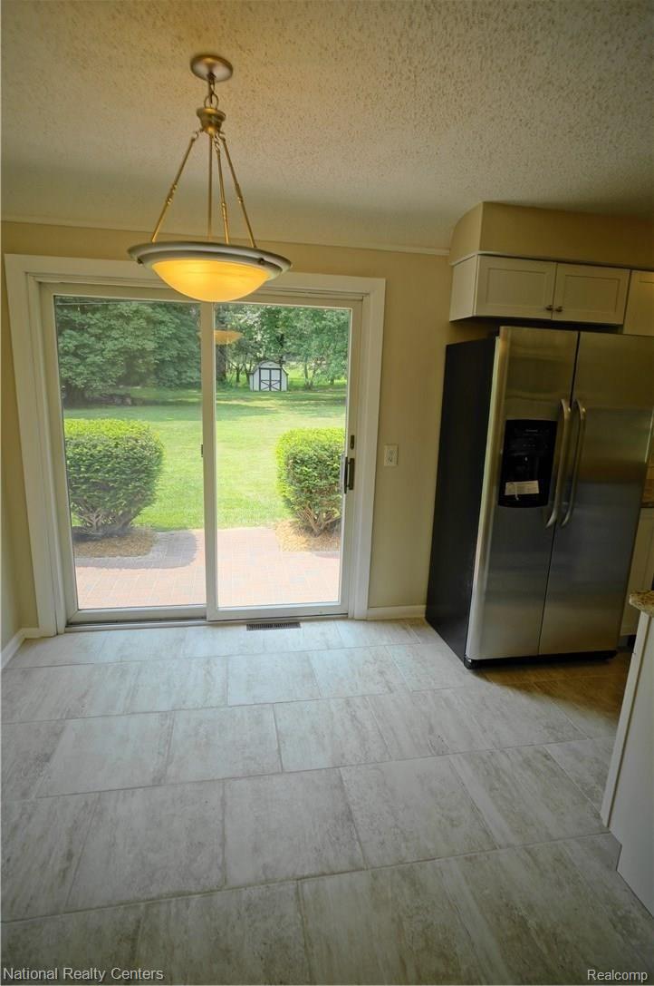 295 Texas Avenue Rochester, MI 48309 - Photo 5 of 18 DSC09169 (1).JPG