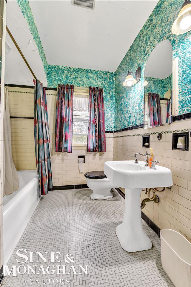 1021 Nottingham Road Grosse Pointe, MI 48230 - Photo 23 of 39 50080354-22.JPG