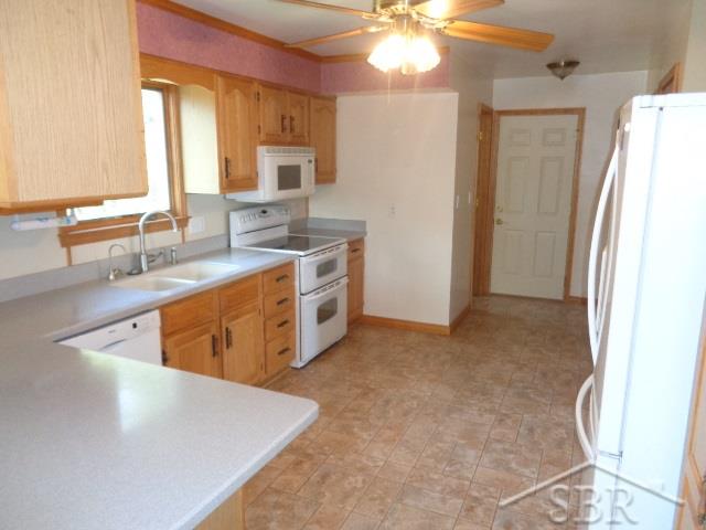 4318 Fraser Road Bay City, MI 48706 - Photo 7 of 27 Kitchen