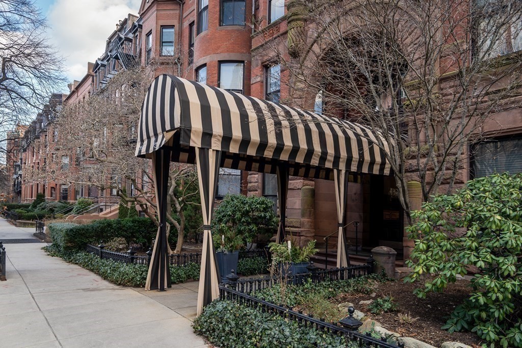 295 Beacon Street, Unit 2 Boston, MA 02116 - Photo 26 of 29 a view of a brick house with a large windows plants and large trees