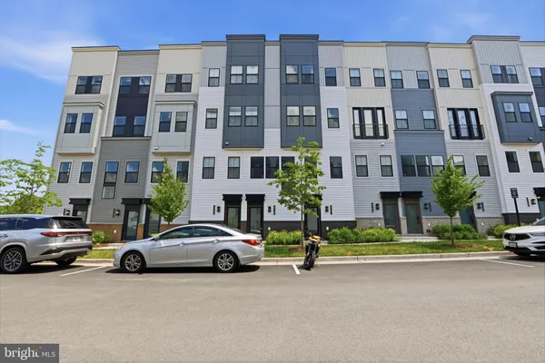 $3,299 | 4759 Sully Pt Lane, Unit 405, Chantilly, VA 20151