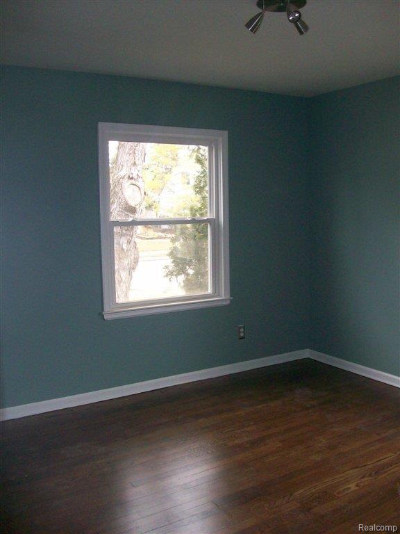 1875 Oxford Road Berkley, MI 48072 - Photo 5 of 13 017.JPG