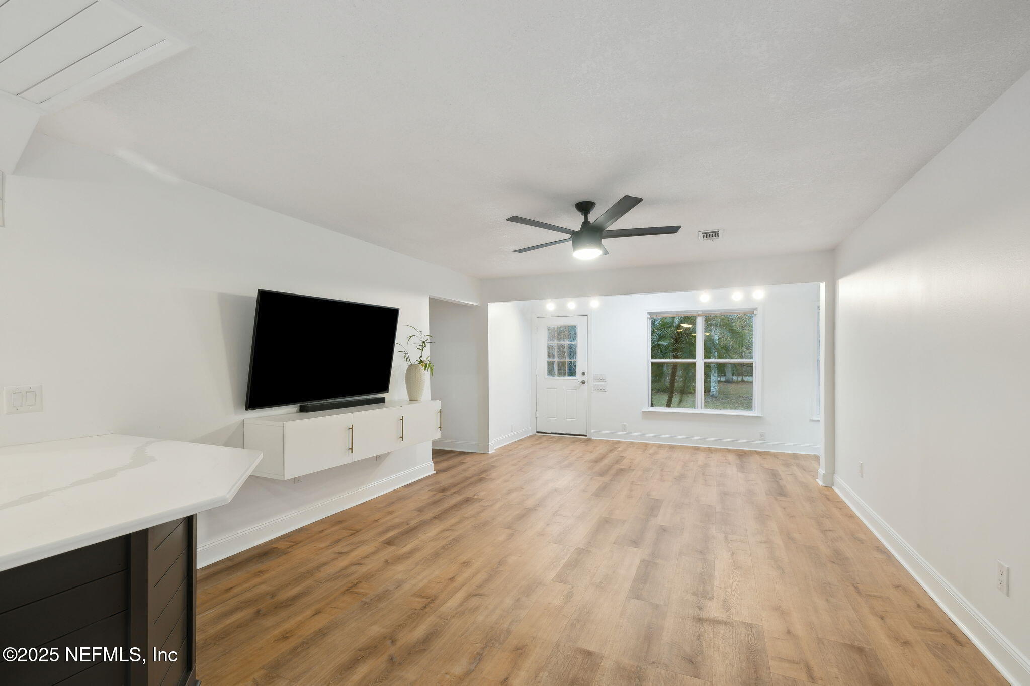 1904 Orange Picker Road Jacksonville, FL 32223 - Photo 15 of 61 Living room