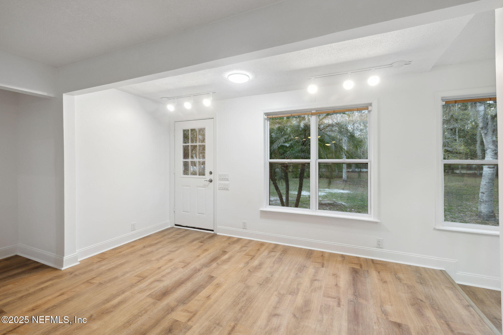 1904 Orange Picker Road Jacksonville, FL 32223 - Photo 16 of 61 Living room/entry