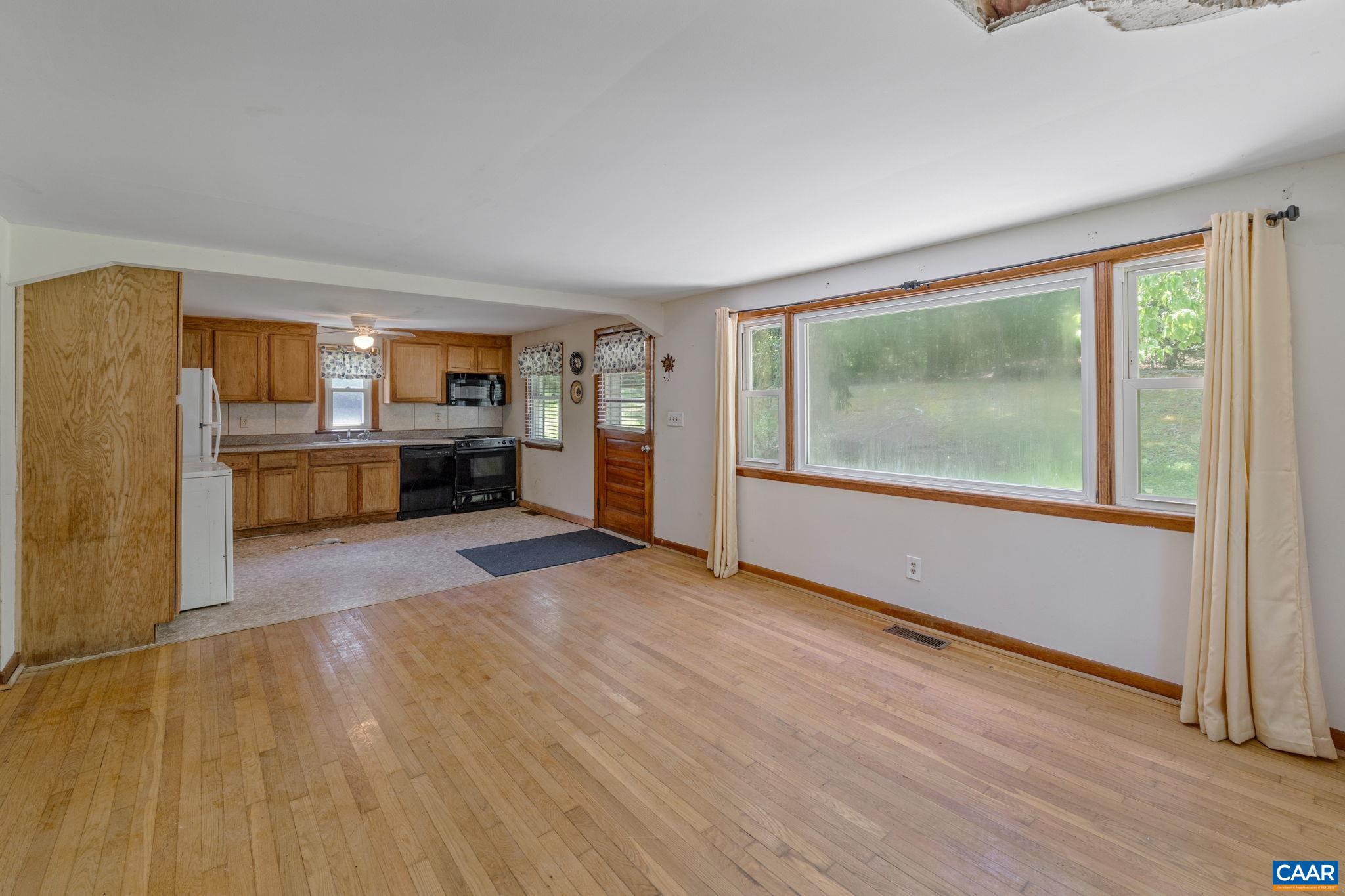 4427 Bunker Hill Road Keswick, VA 22947 - Photo 9 of 23 Hardwood Floors