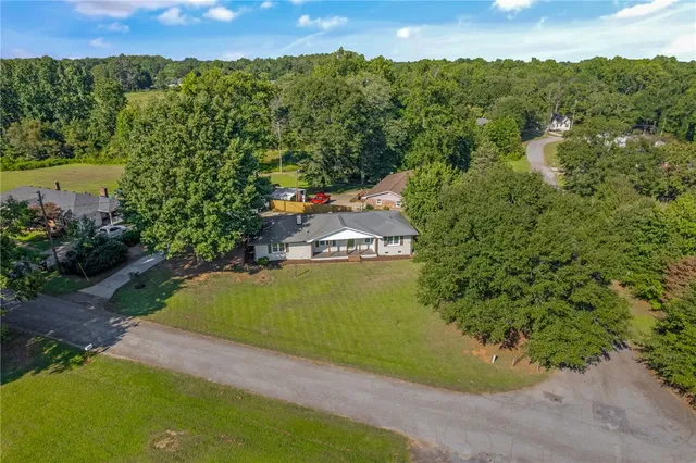 $277,500 | 102 Pamela Drive, Williamston, SC 29697