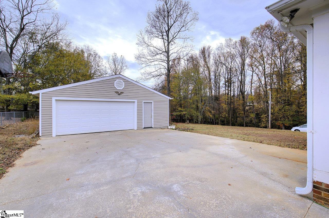 1324 Saluda Dam Road Easley, SC 29640 - Photo 31 of 36