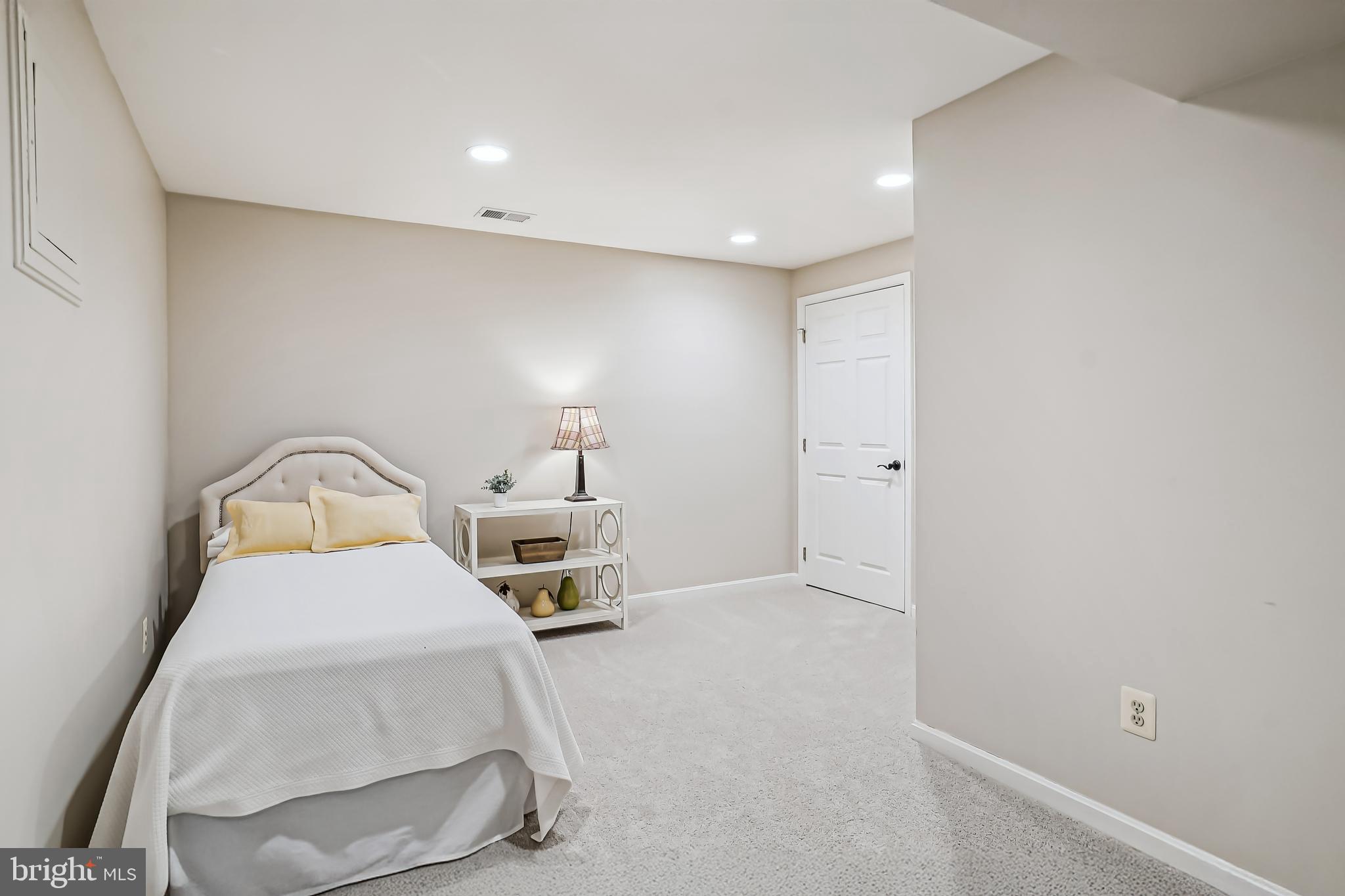 3416 Valewood Drive Oakton, VA 22124 - Photo 39 of 57 a bedroom with a bed and a lamp