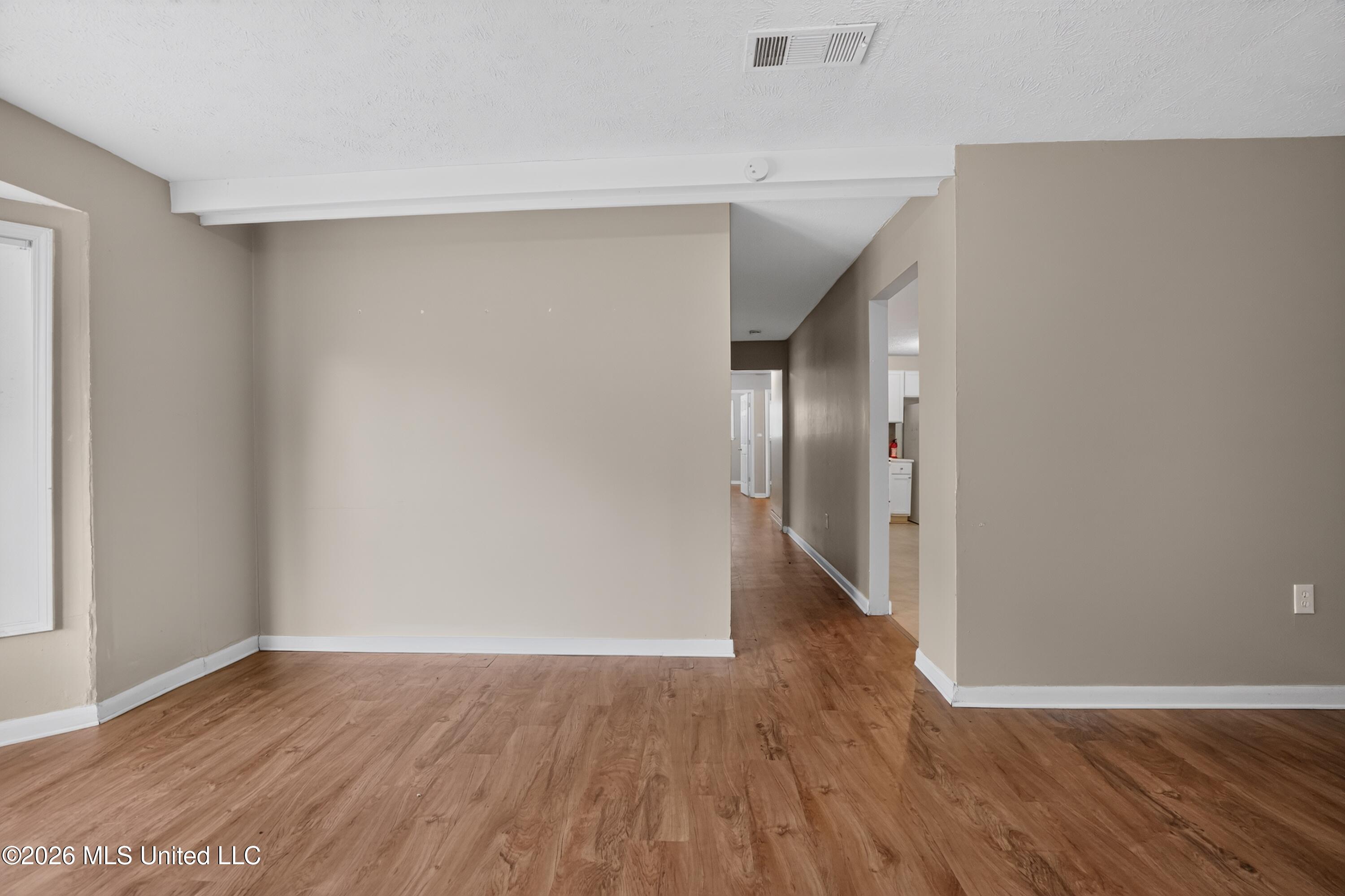 4305 Old Brandon Road Pearl, MS 39208 - Photo 7 of 38 13_4305_Old_Brandon_Rd-Living_room-8824