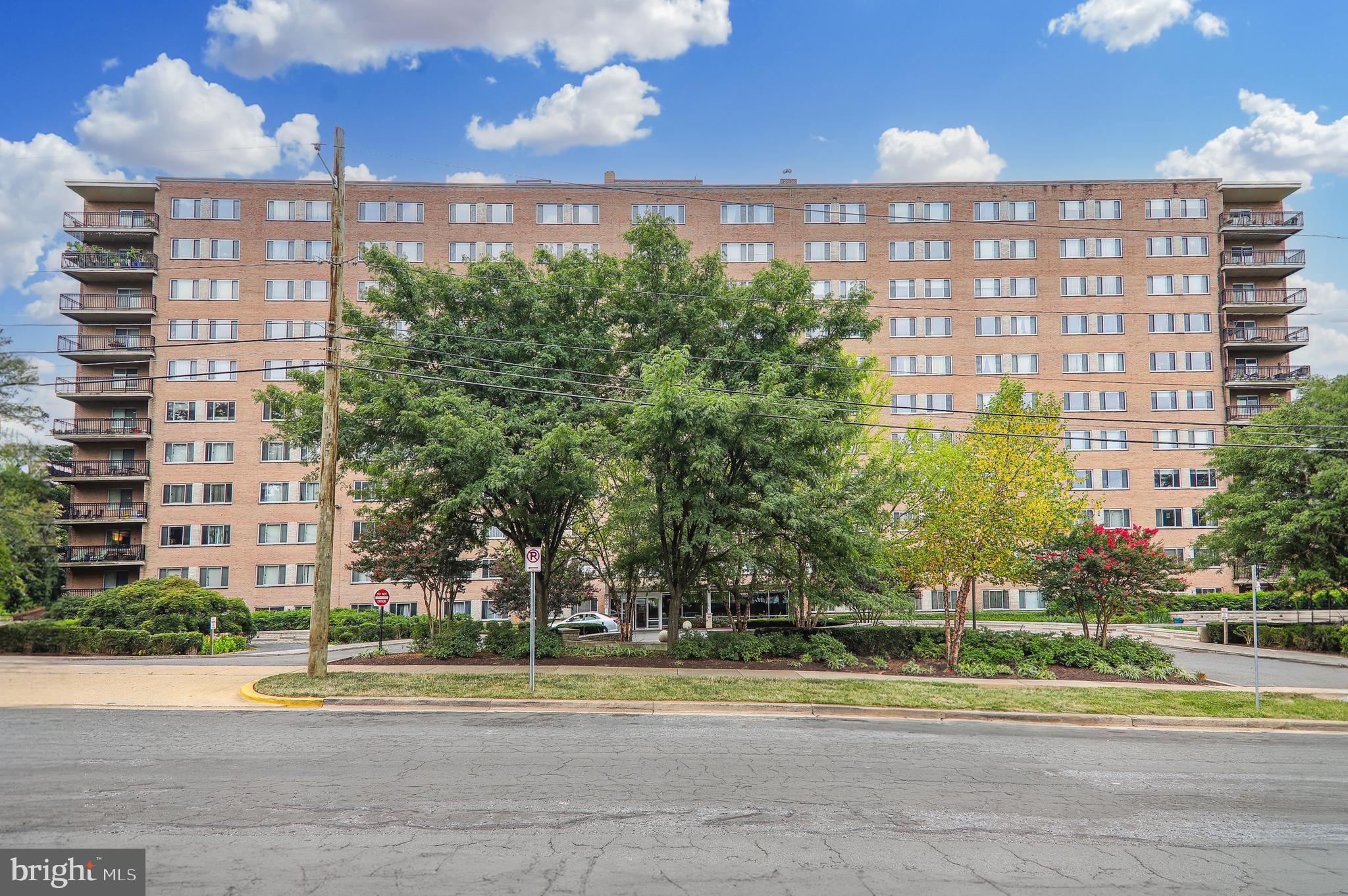 1900 Lyttonsville Road, Unit 702 Silver Spring, MD 20910 - Photo 2 of 31 Gallery Image 2