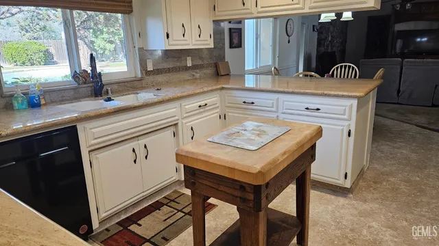 $595,000 | Undisclosed Address, Bakersfield, CA 93309