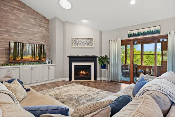 $1,750,000 | W10415 521st Avenue, Prescott, WI 54021