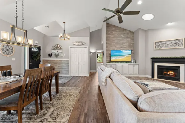 $1,750,000 | W10415 521st Avenue, Prescott, WI 54021