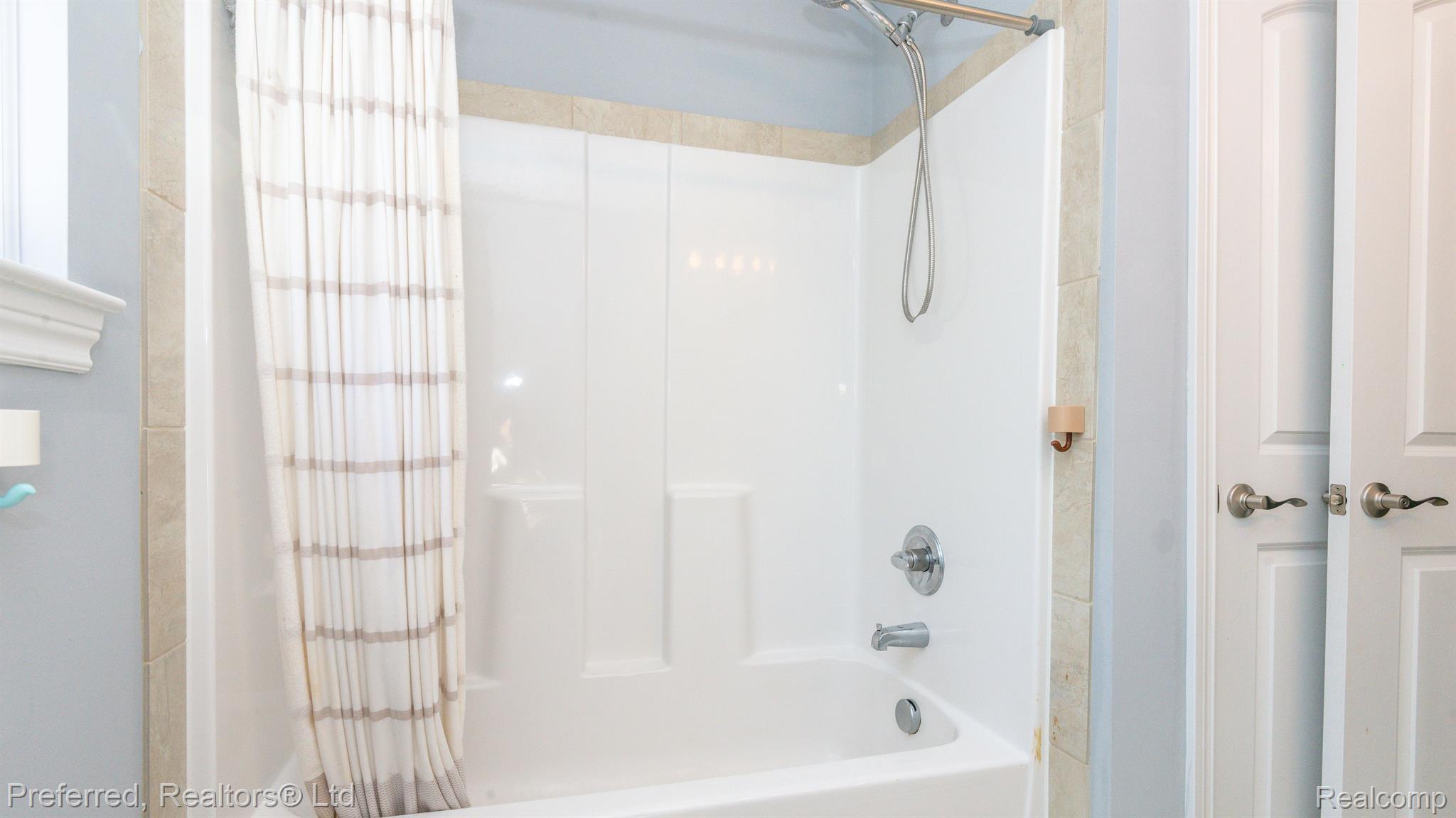 42955 Colonial Road Belleville, MI 48111 - Photo 36 of 47 Gallery Image 36