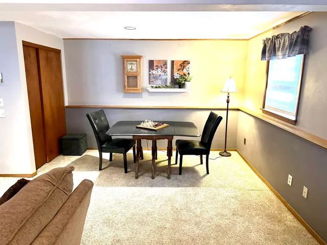 $324,500 | 118 West Greenfield Drive, Little Chute, WI 54140