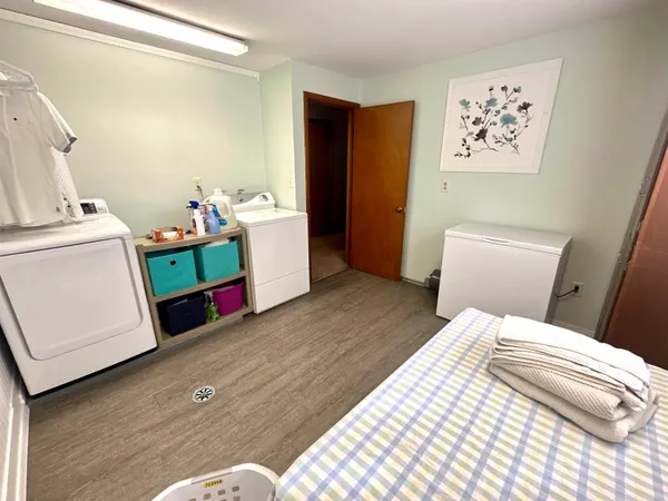 $324,500 | 118 West Greenfield Drive, Little Chute, WI 54140