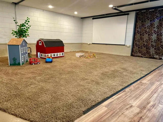 $324,500 | 118 West Greenfield Drive, Little Chute, WI 54140