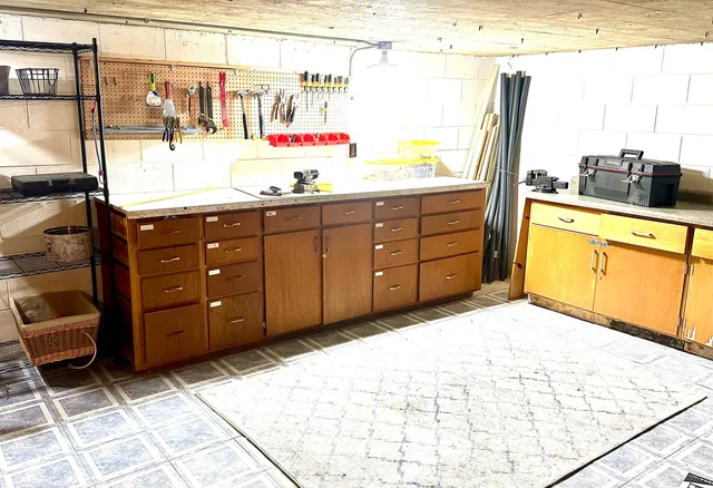 $324,500 | 118 West Greenfield Drive, Little Chute, WI 54140