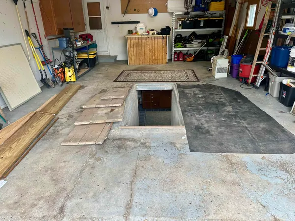 $324,500 | 118 West Greenfield Drive, Little Chute, WI 54140