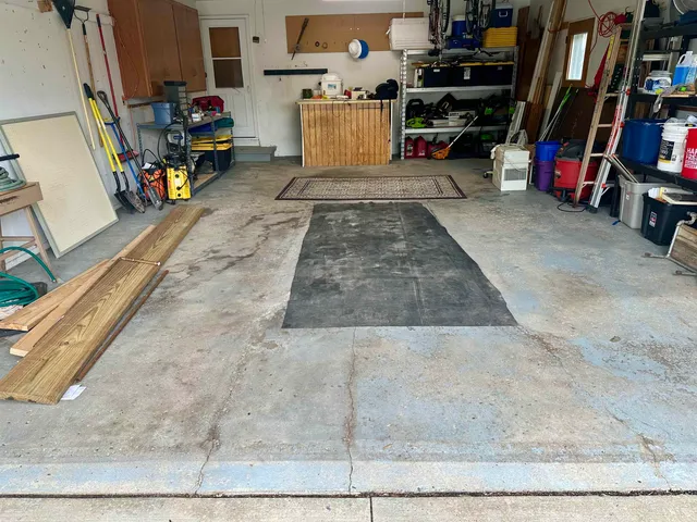 $324,500 | 118 West Greenfield Drive, Little Chute, WI 54140