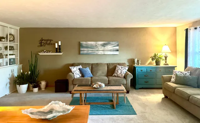 $324,500 | 118 West Greenfield Drive, Little Chute, WI 54140