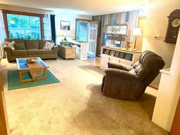 $324,500 | 118 West Greenfield Drive, Little Chute, WI 54140