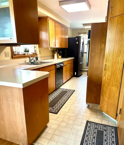 $324,500 | 118 West Greenfield Drive, Little Chute, WI 54140